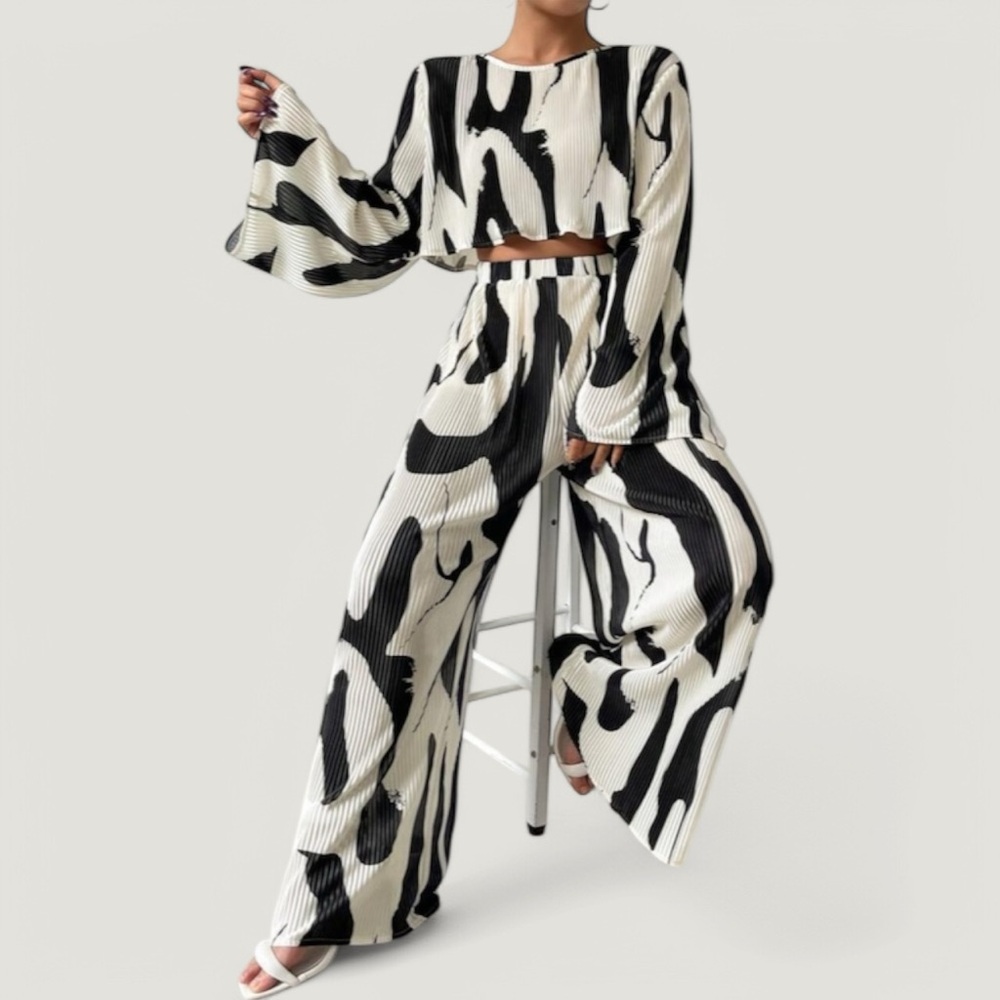 Black and White Women's Two Piece- (S) NWOT - Picture 2 of 5